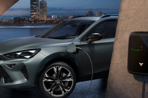 CUPRA-FORMENTOR-PHEV-ENTREGA-MODEL-PAGE-01